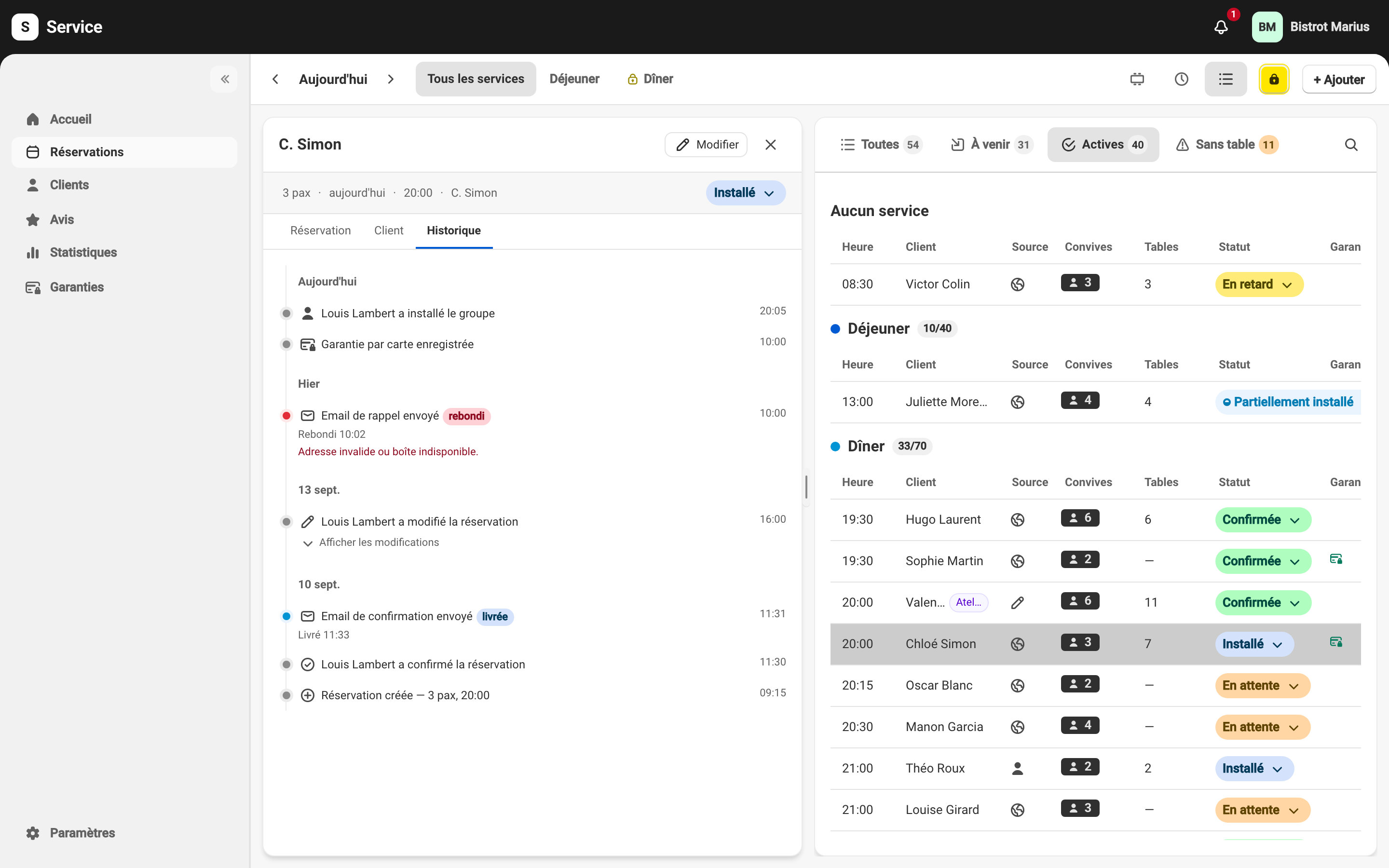 L'onglet Historique d'une réservation, avec ses événements datés — cycle de vie, garantie, et emails envoyés au client avec leur statut de remise (livrée, rebondi).
